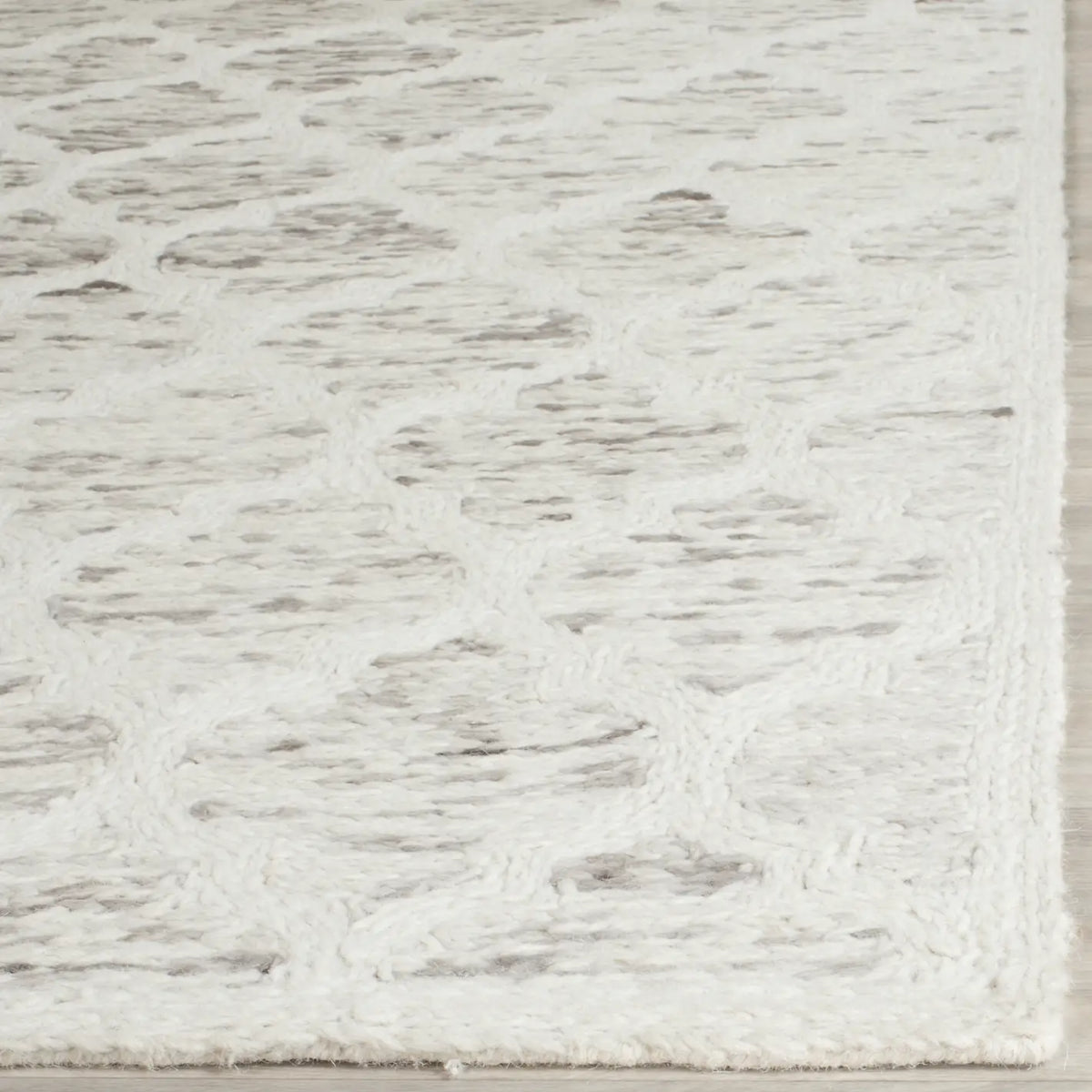 Safavieh Himalaya 4'-0" x 6'-0" Rug in Grey / Ivory