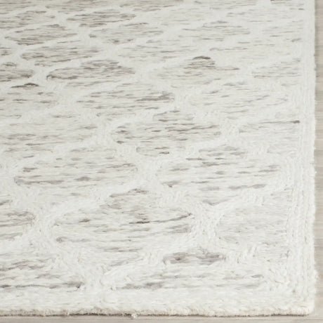 Safavieh Himalaya 4'-0" x 6'-0" Rug in Grey / Ivory