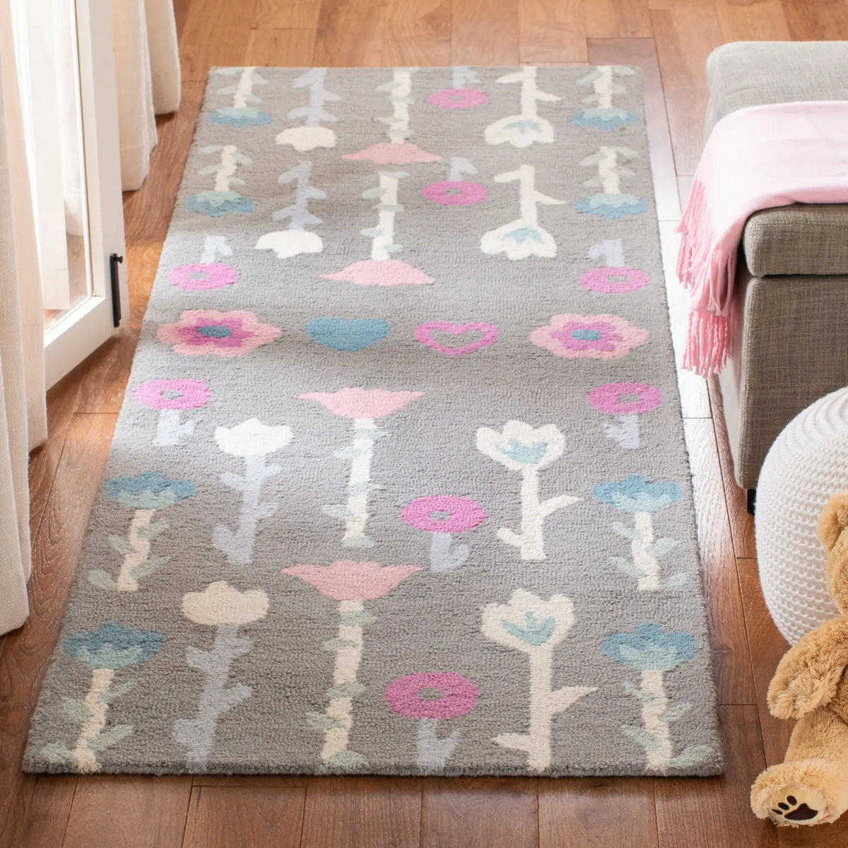 Safavieh Safavieh Kids 2'-6" x 8'-0" Rug in Grey / Pink