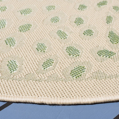 Safavieh Courtyard 6'-7" x 6'-7" Rug in Beige / Green