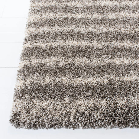 Safavieh Hudson Shag 4'-0" x 6'-0" Rug in Grey / Ivory
