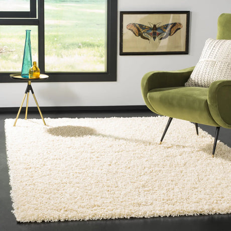 Safavieh Sga-Athens Shag 4'-0" x 6'-0" Rug in Ivory