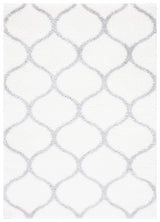 Safavieh Tahoe Shag 4'-0" x 6'-0" Rug in White / Grey