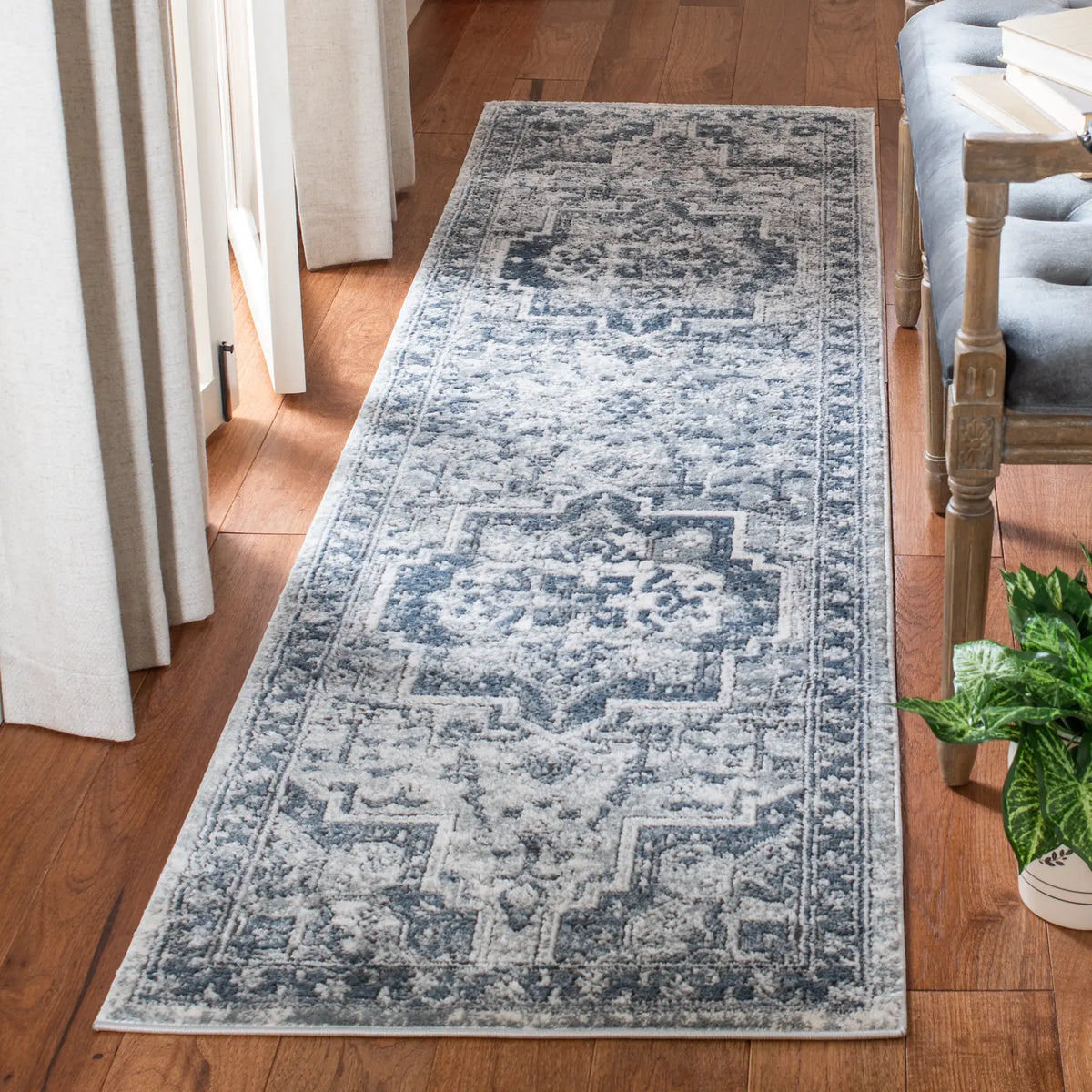 Safavieh Martha Stewart 2'-2" x 8'-0" Rug in Navy / Ivory