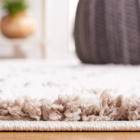 Safavieh Calico Shag 4'-0" x 6'-0" Rug in Ivory / Taupe