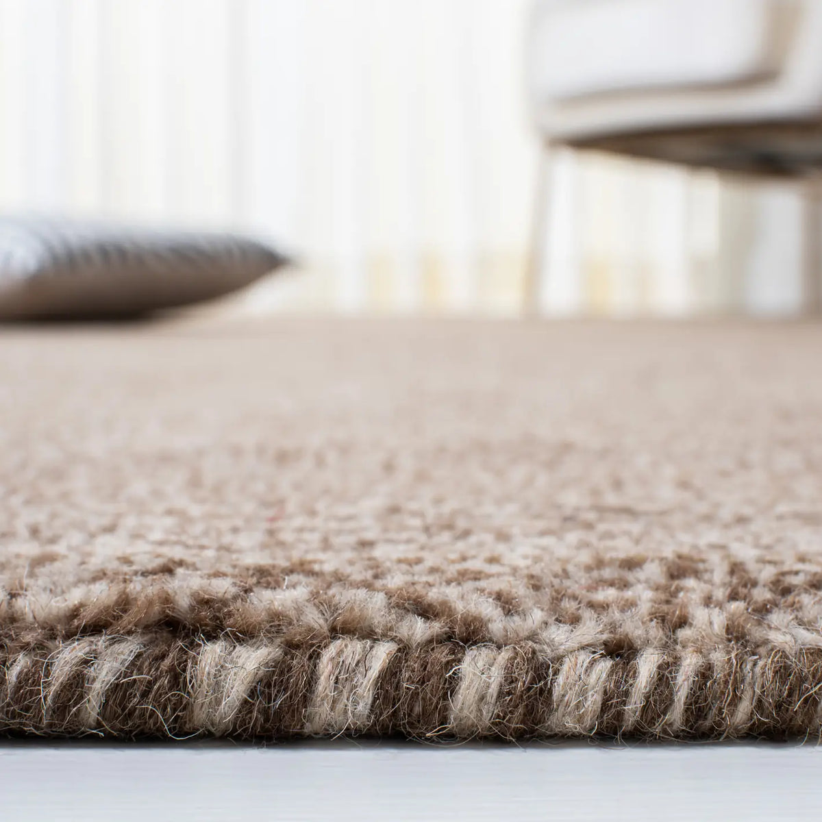 Safavieh Himalaya 5'-0" x 8'-0" Rug in Brown