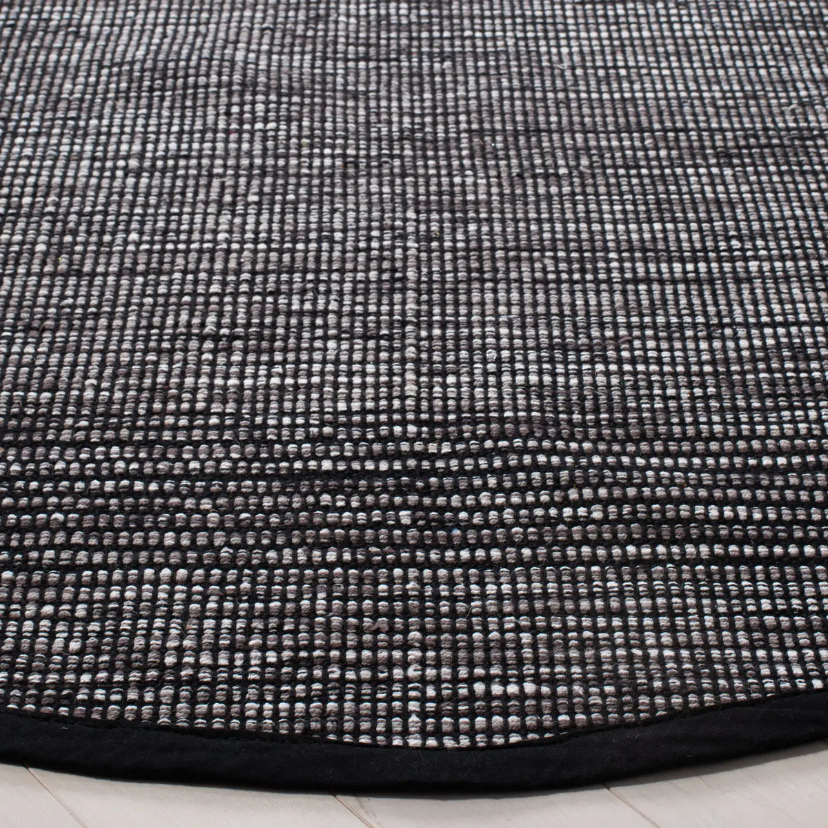 Safavieh Montauk 6'-0" x 6'-0" Rug in Charcoal / Black