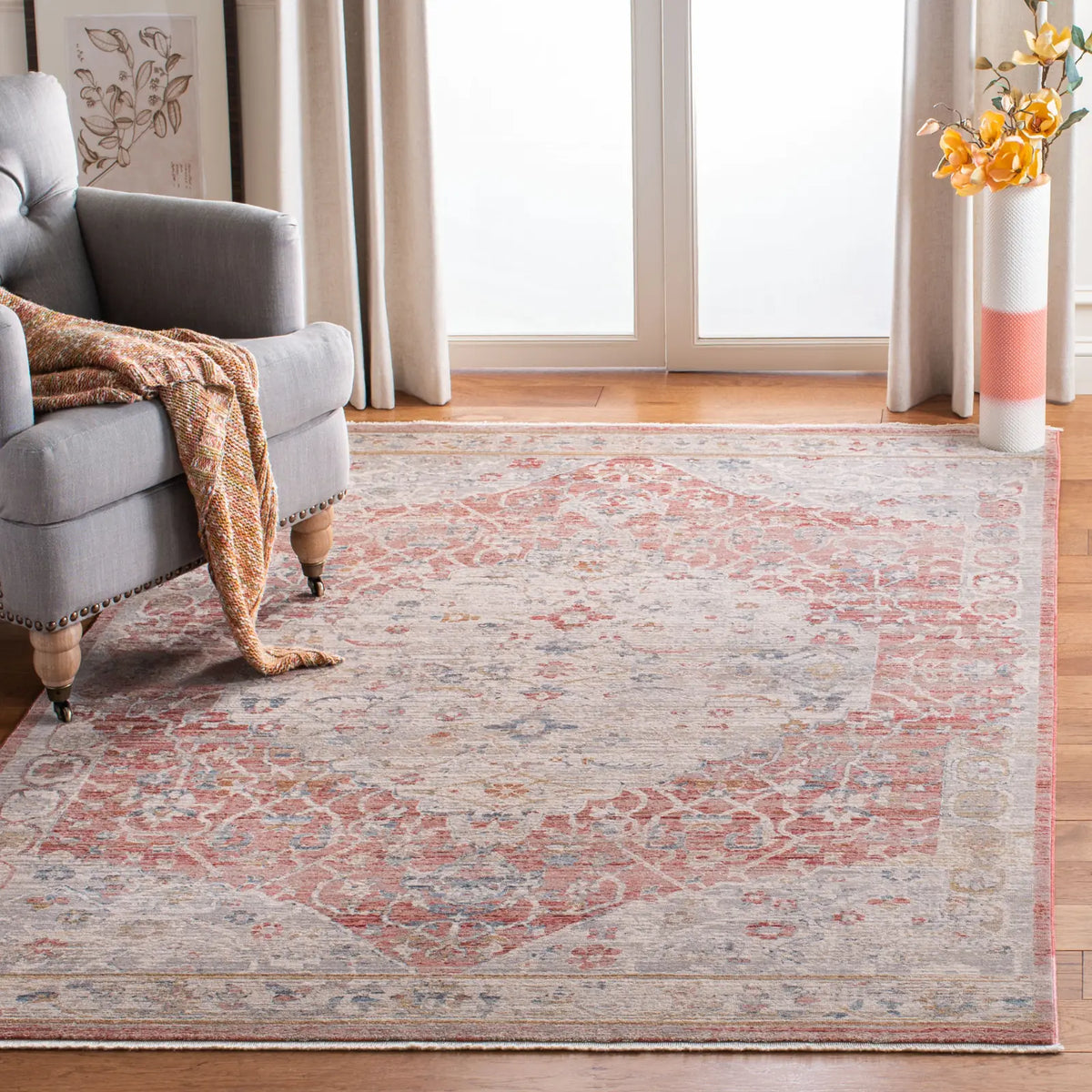 Safavieh Kenitra 600 4'-0" x 6'-0" Rug in Pink / Grey