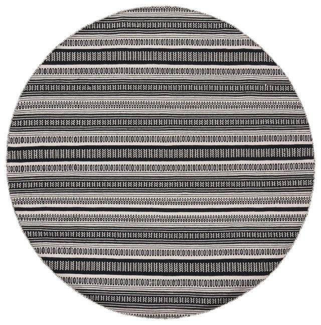 Safavieh Montauk 6'-0" x 6'-0" Rug in Black / Ivory