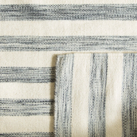 Safavieh Dhurries 4'-0" x 6'-0" Rug in Grey / Ivory