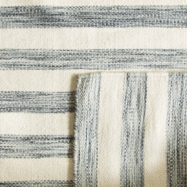 Safavieh Dhurries 4'-0" x 6'-0" Rug in Grey / Ivory