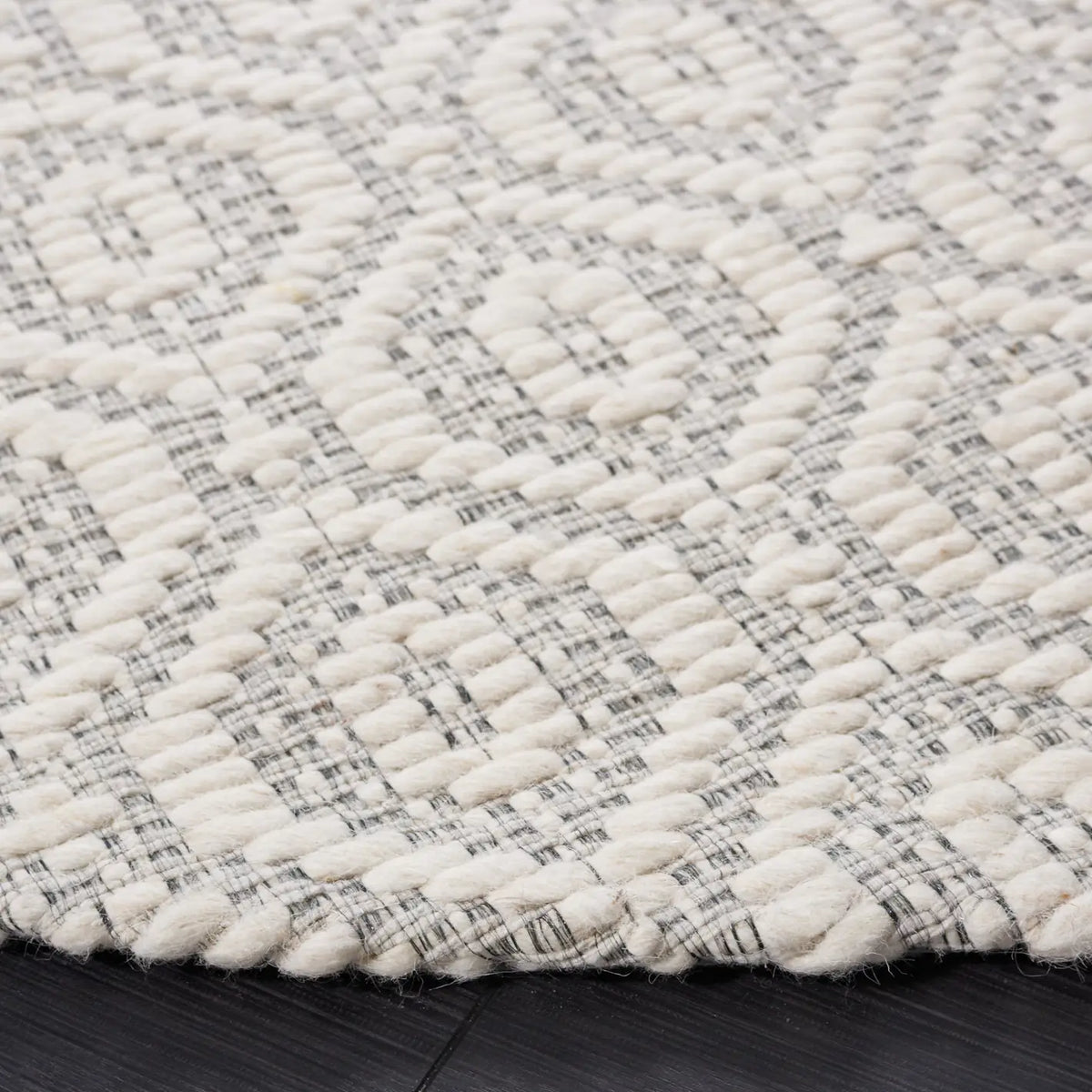 Safavieh Marbella 6'-0" x 6'-0" Rug in Ivory / Beige