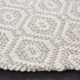 Safavieh Marbella 6'-0" x 6'-0" Rug in Ivory / Beige