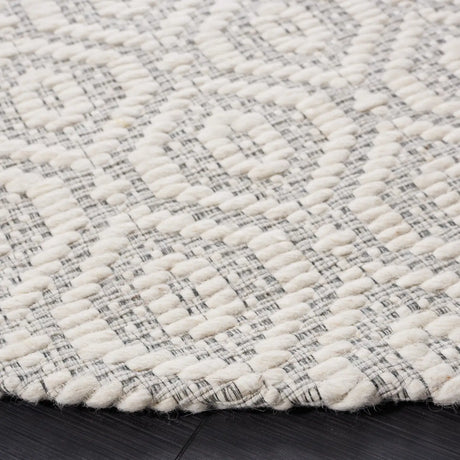 Safavieh Marbella 6'-0" x 6'-0" Rug in Ivory / Beige