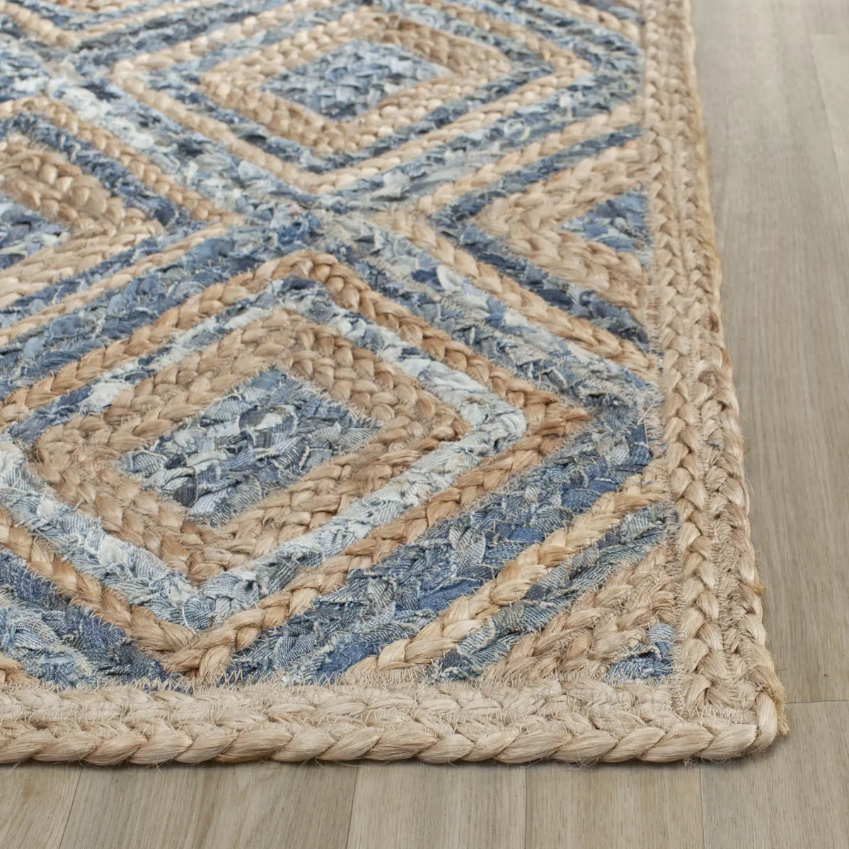 Safavieh Cape Cod 2'-3" x 10'-0" Rug in Natural / Blue