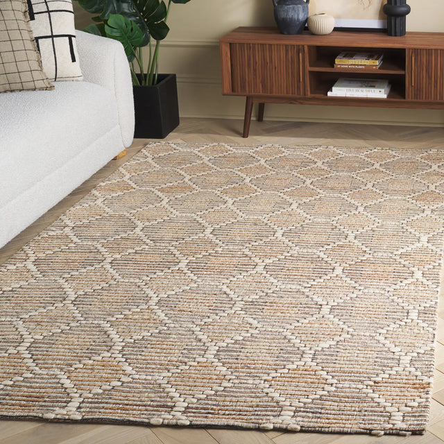 Safavieh Marbella 4'-0" x 6'-0" Rug in Beige / Ivory