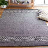 Safavieh Montauk 4'-0" x 6'-0" Rug in Black / Ivory