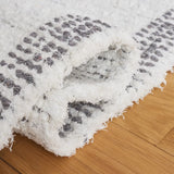 Safavieh Casablanca 4'-0" x 6'-0" Rug in Ivory / Grey