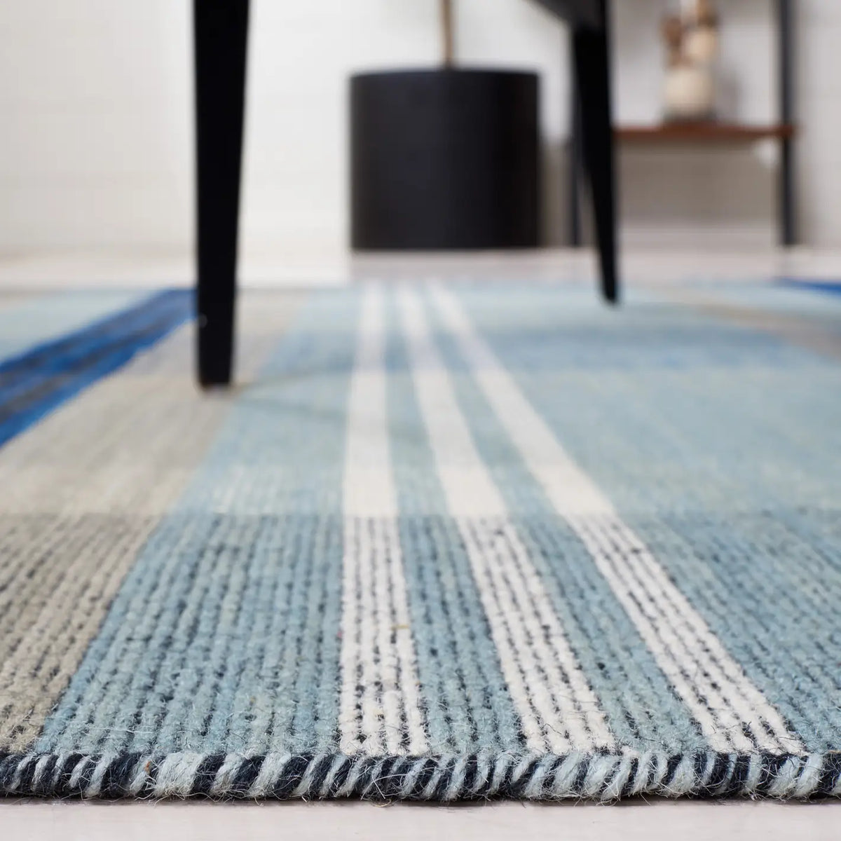 Safavieh Striped Kilim 4'-0" x 6'-0" Rug in Navy / Charcoal