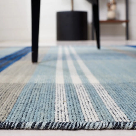 Safavieh Striped Kilim 4'-0" x 6'-0" Rug in Navy / Charcoal