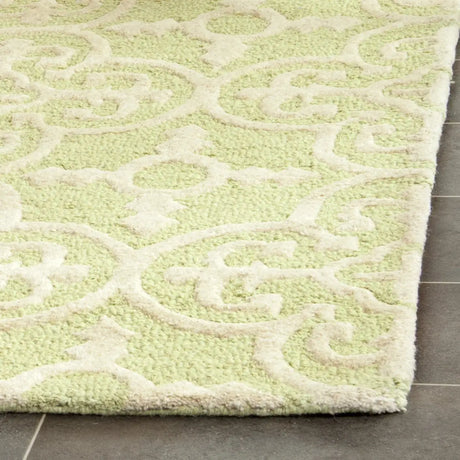 Safavieh Cambridge 5'-0" x 8'-0" Rug in Light Green / Ivory