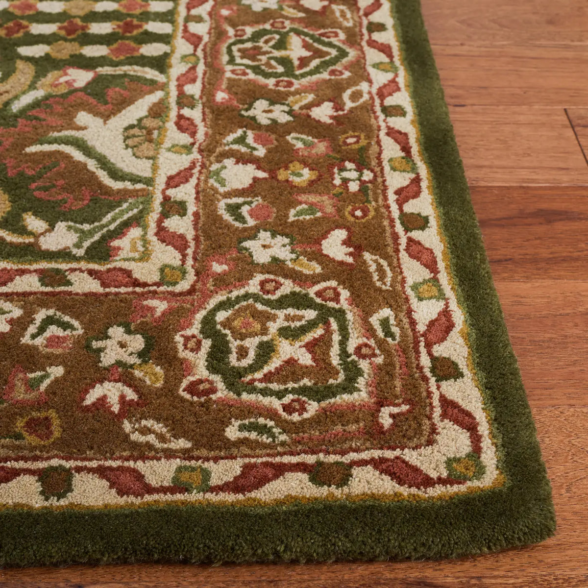 Safavieh Classic 5'-0" x 8'-0" Rug in Light Green / Gold