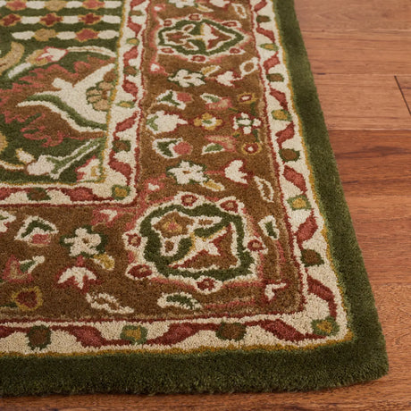 Safavieh Classic 5'-0" x 8'-0" Rug in Light Green / Gold