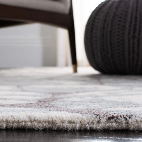 Safavieh Restoration Vintage 5'-0" x 8'-0" Rug in Grey / Ivory