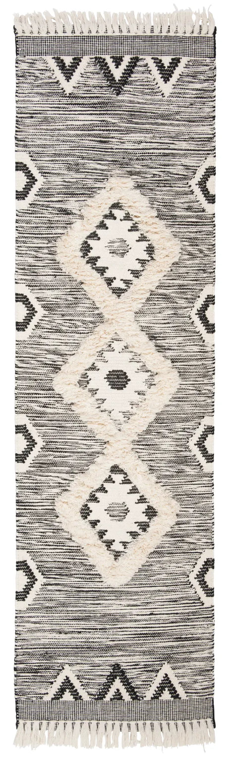 Safavieh Kenya 2'-3" x 6'-0" Rug in Black / Ivory