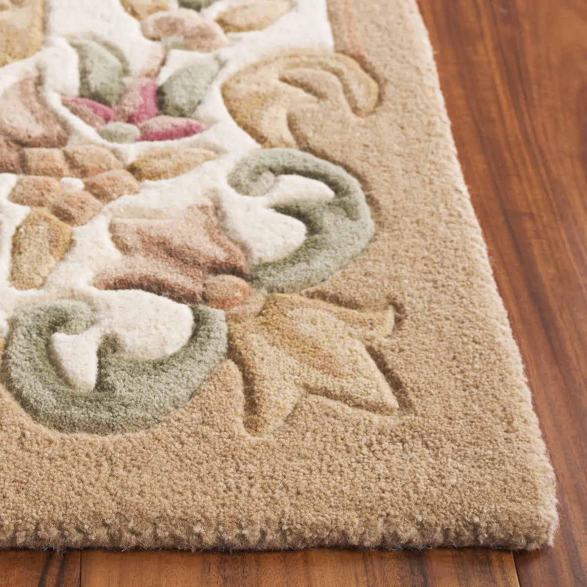 Safavieh Aubusson 4'-0" x 6'-0" Rug in Beige / Ivory