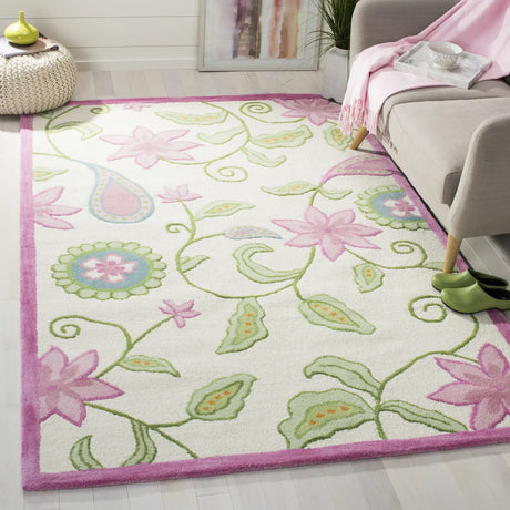 Safavieh Safavieh Kids 4'-0" x 6'-0" Rug in Ivory / Pink