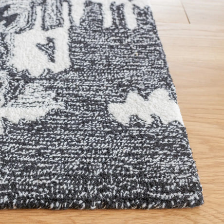 Safavieh Ikat 4'-0" x 6'-0" Rug in Black / Ivory