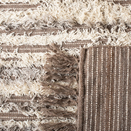 Safavieh Casablanca 4'-0" x 6'-0" Rug in Natural / Ivory