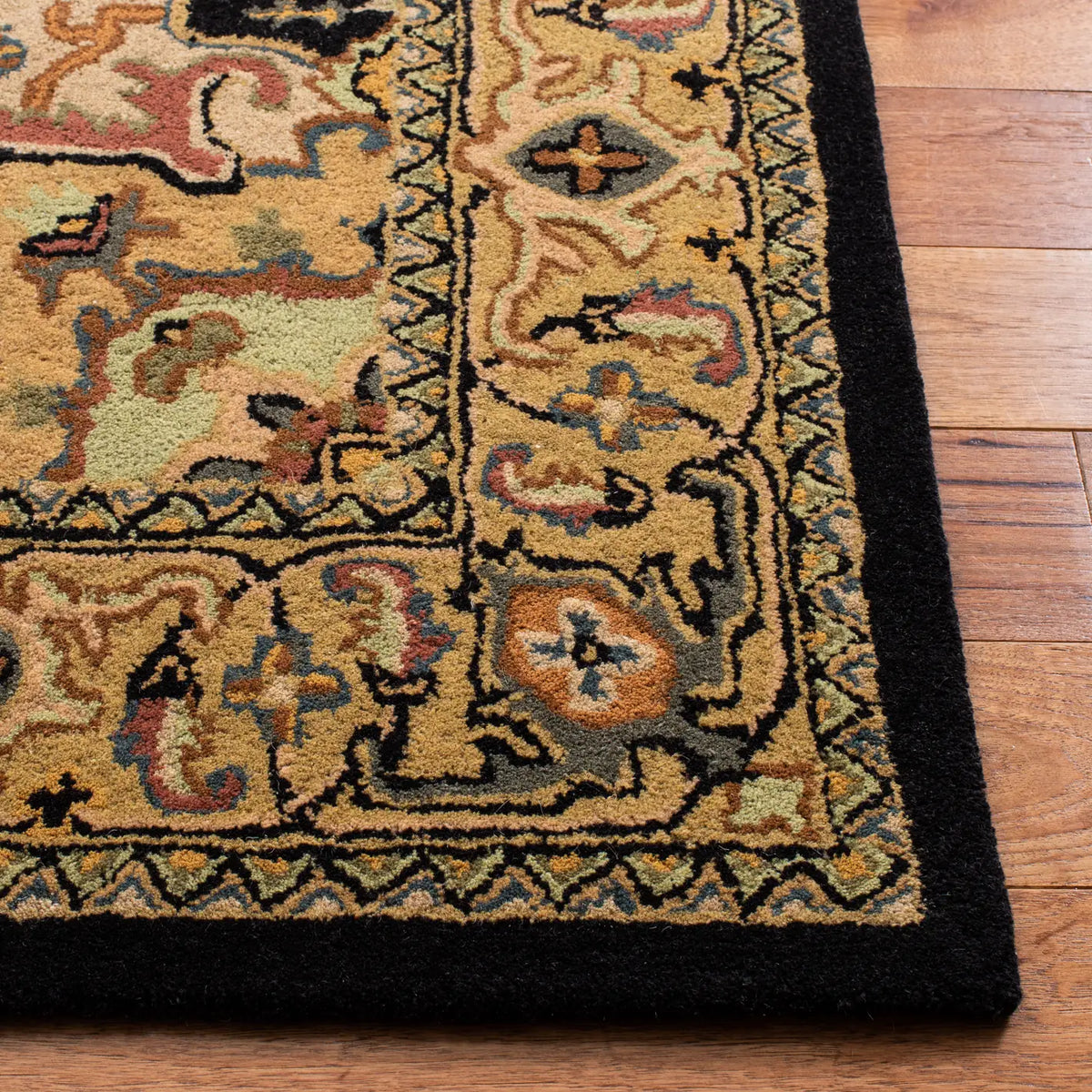 Safavieh Heritage 4'-0" x 6'-0" Rug in Black / Gold