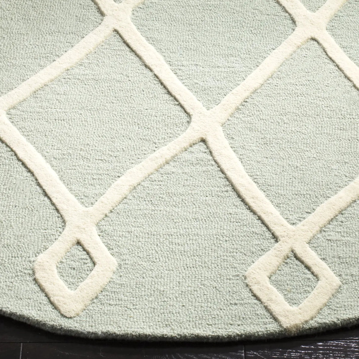 Safavieh Safavieh Kids 5'-0" x 5'-0" Rug in Mint / Ivory