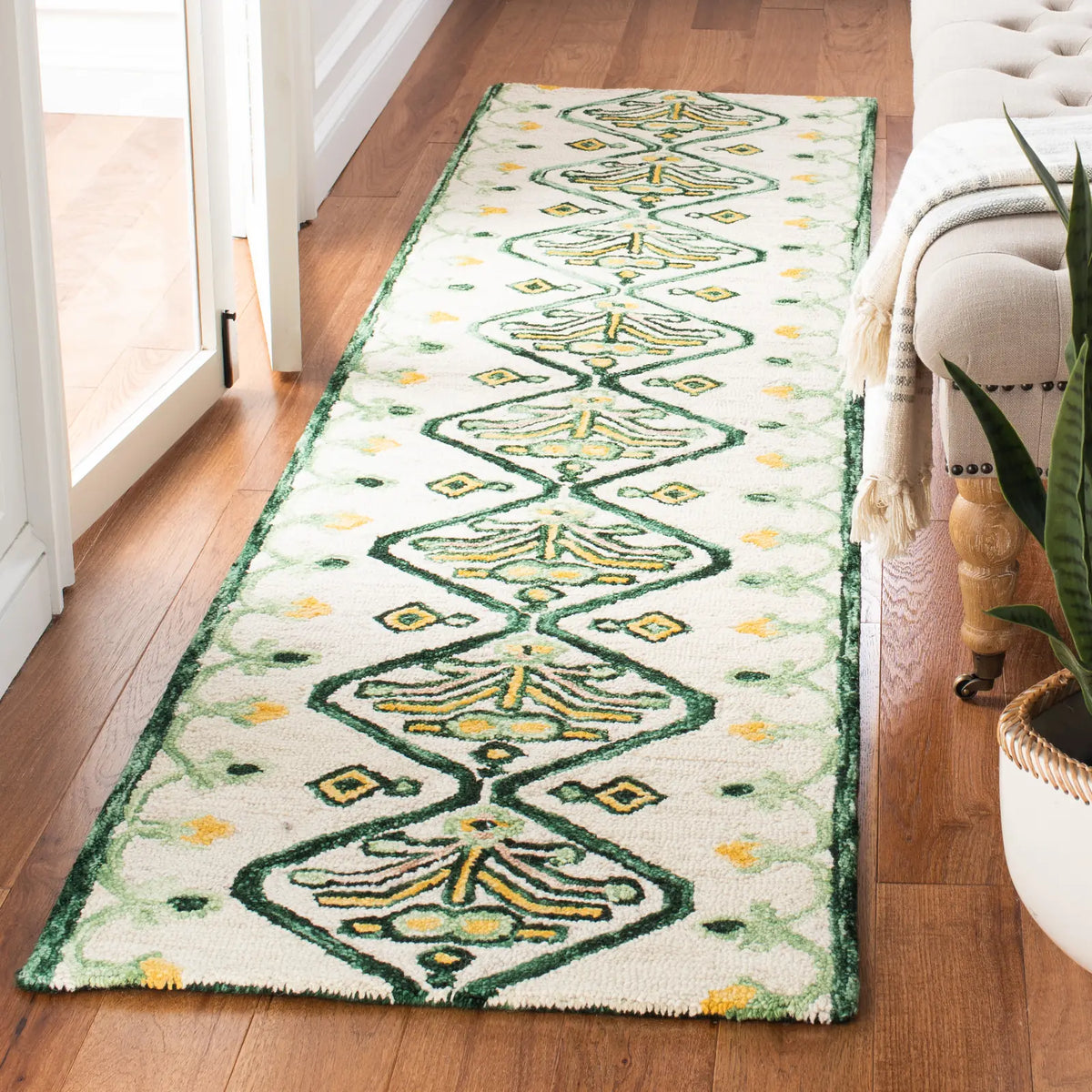 Safavieh Aspen 2'-3" x 9'-0" Rug in Ivory / Yellow