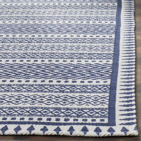 Safavieh Cedar Brook 4'-0" x 6'-0" Rug in Blue