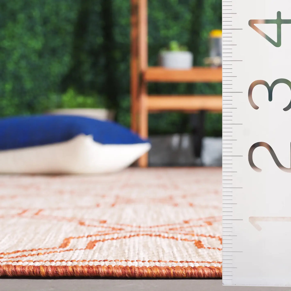 Safavieh Beach House 4'-0" x 6'-0" Rug in Beige / Orange