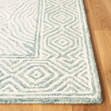 Safavieh Roslyn 4'-0" x 6'-0" Rug in Green / Blue