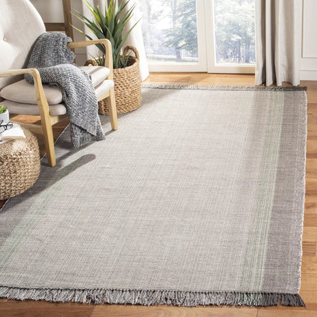Safavieh Montauk 4'-0" x 6'-0" Rug in Green / Grey