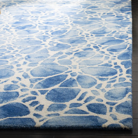 Safavieh Dip Dye 5'-0" x 8'-0" Rug in Ivory / Blue