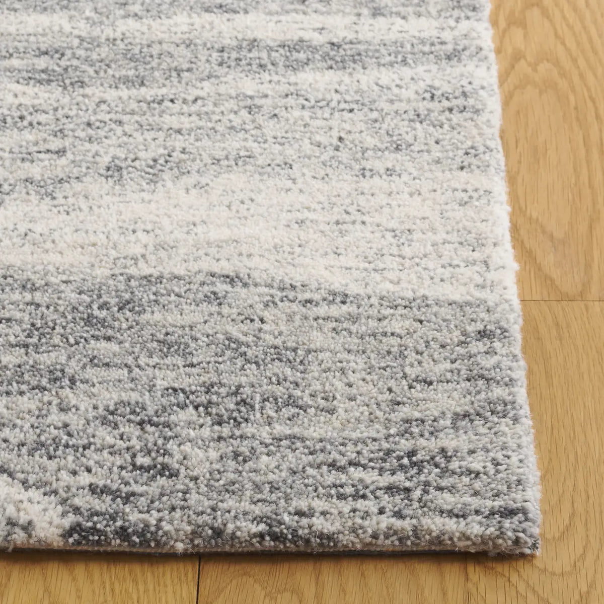 Safavieh Ebony 4'-0" x 6'-0" Rug in Dark Grey / Ivory