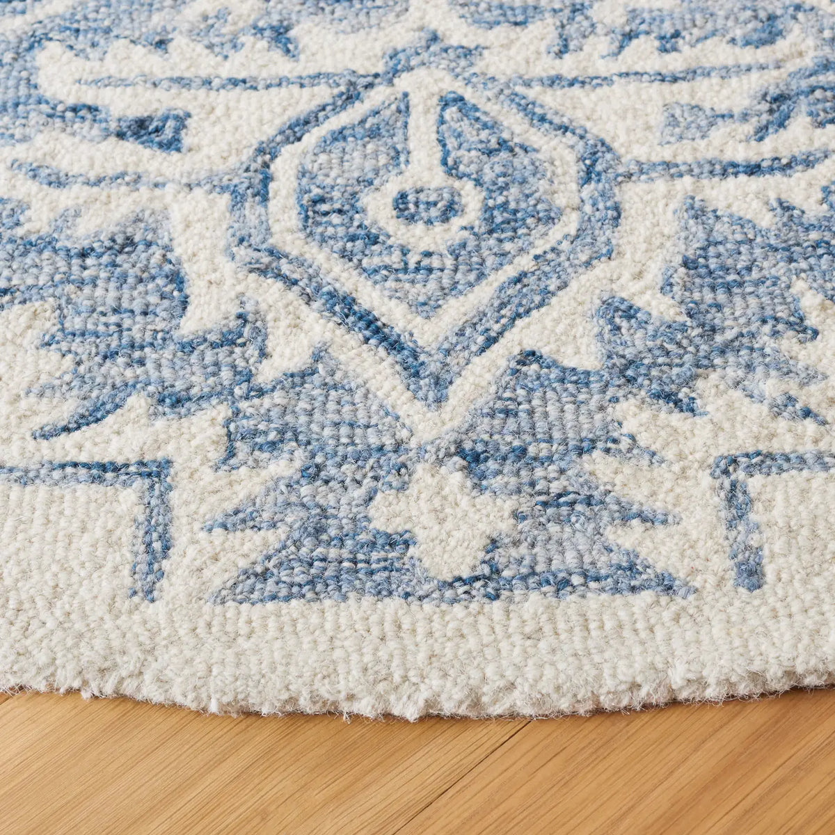 Safavieh Metro 6'-0" x 6'-0" Rug in Blue / Ivory
