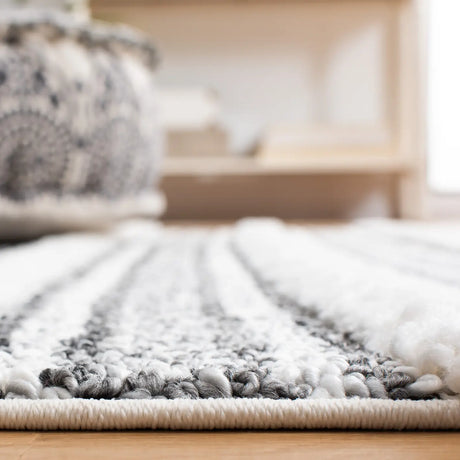 Safavieh Moroccan Tassel Shag 4'-0" x 6'-0" Rug in Grey / Ivory