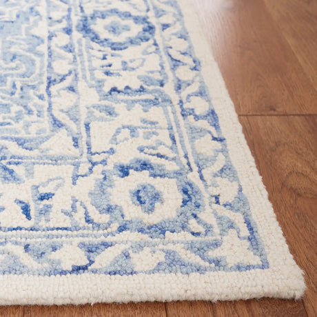 Safavieh Metro 4'-0" x 6'-0" Rug in Blue / Ivory