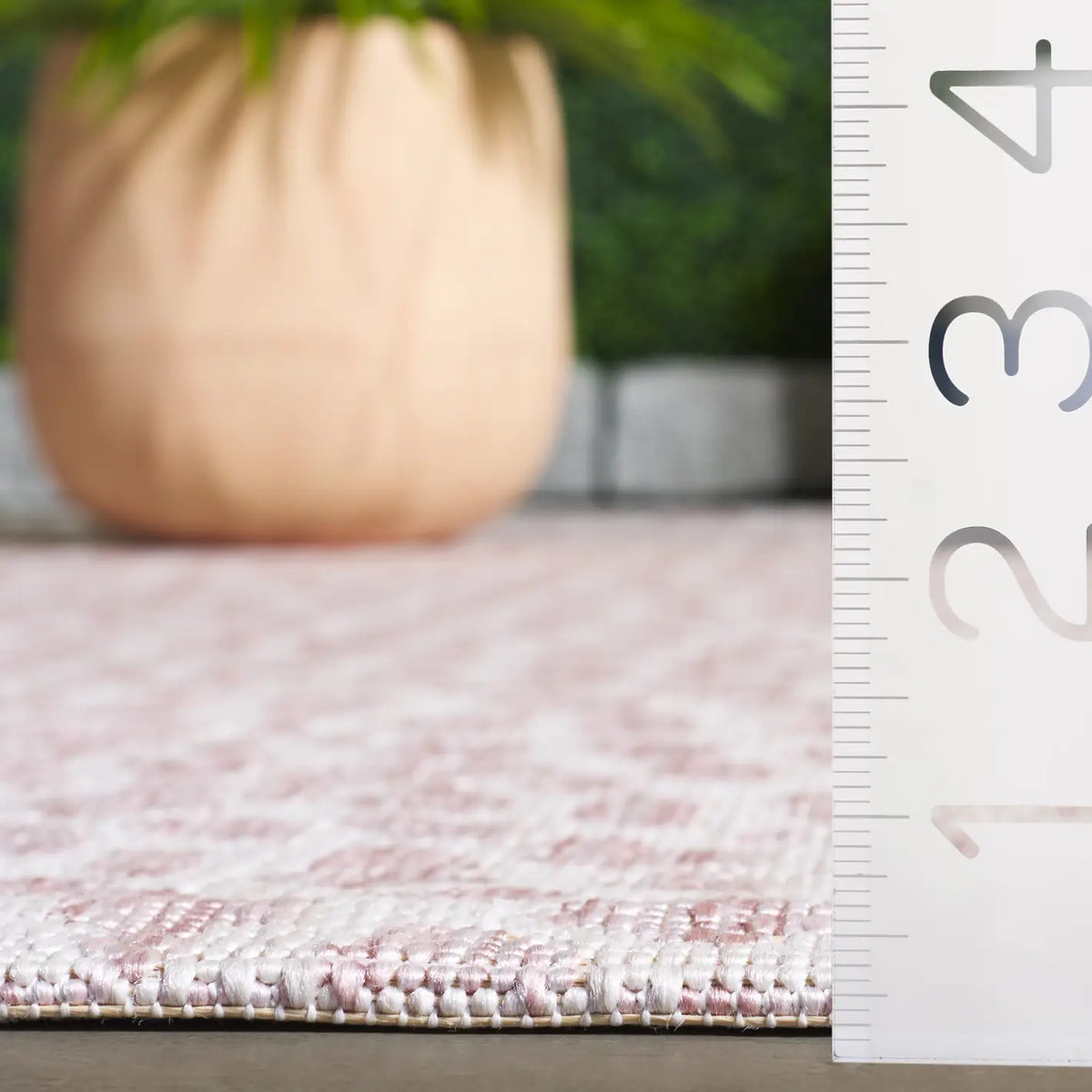 Safavieh Courtyard 4'-0" x 5'-7" Rug in Ivory / Blush Pink