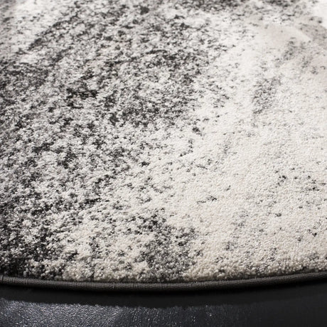 Safavieh Spirit 100 6'-7" x 6'-7" Rug in Charcoal / Light Grey