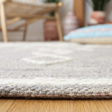 Safavieh Kilim 4'-0" x 6'-0" Rug in Grey / Ivory
