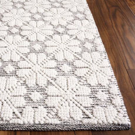 Safavieh Vermont 4'-0" x 6'-0" Rug in Ivory / Grey
