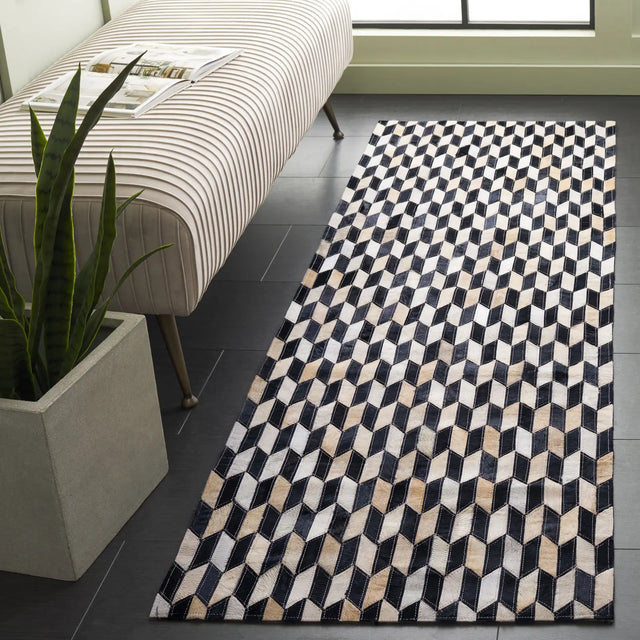 Safavieh Studio Leather 2'-3" x 7'-0" Rug in Ivory / Black